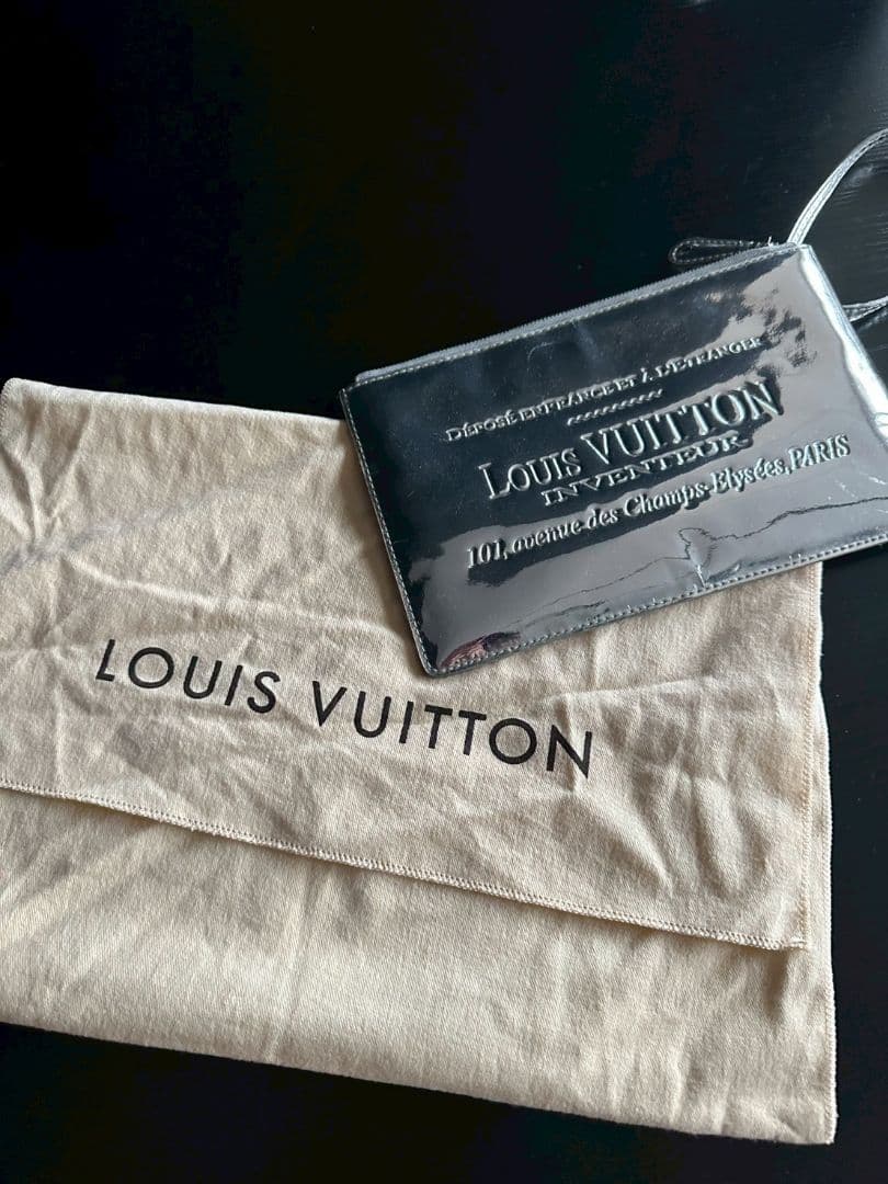 LOUIS VUITTON シルバー クラッチバッグ