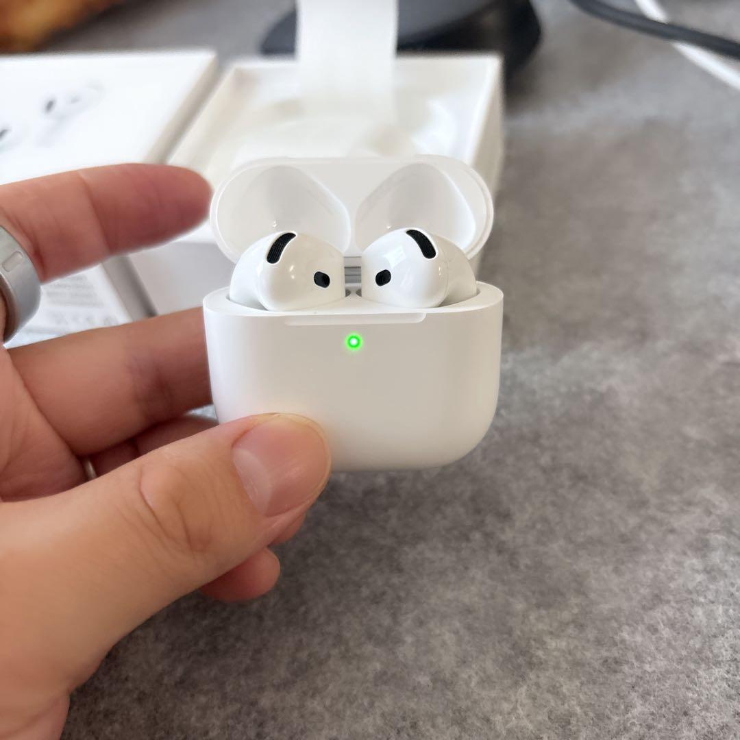 【美品】AirPods 4 アクティブノイズキャンセリング搭載モデル
