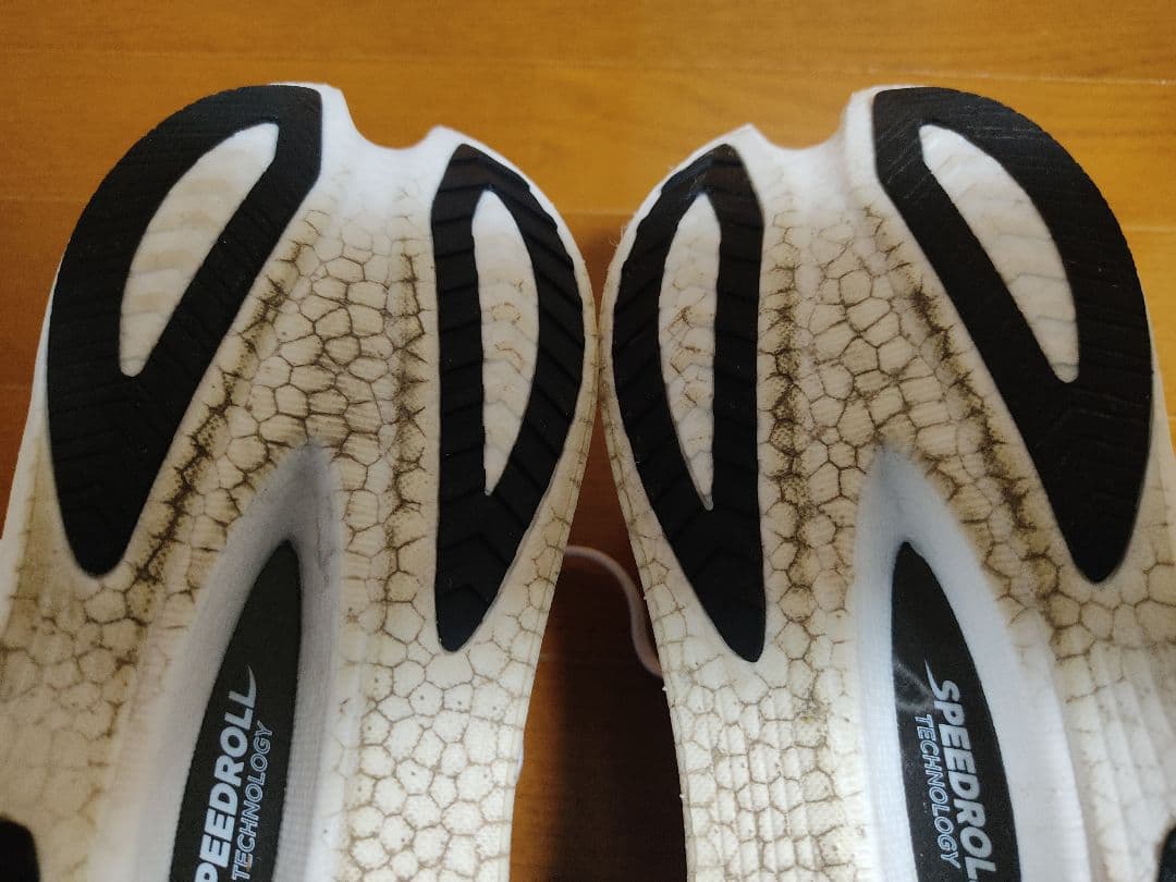 サッカニーエンドルフィンプロ4 27.5cm ホワイト/グレー