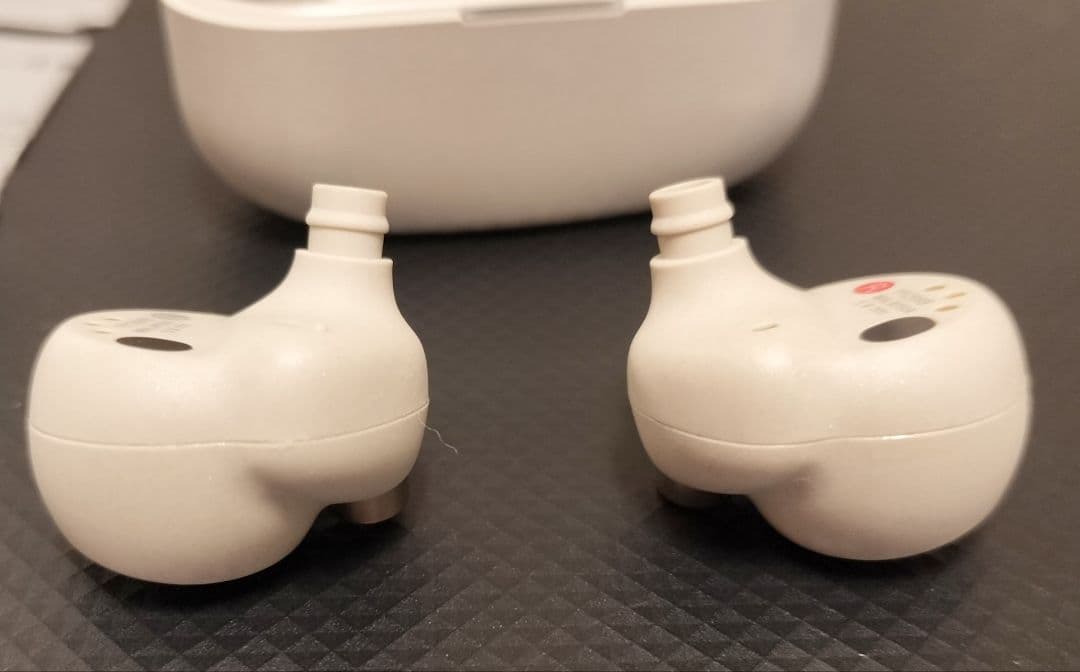 【hi】ソニー WF-1000XM4 バッテリー新品交換済 シルバー