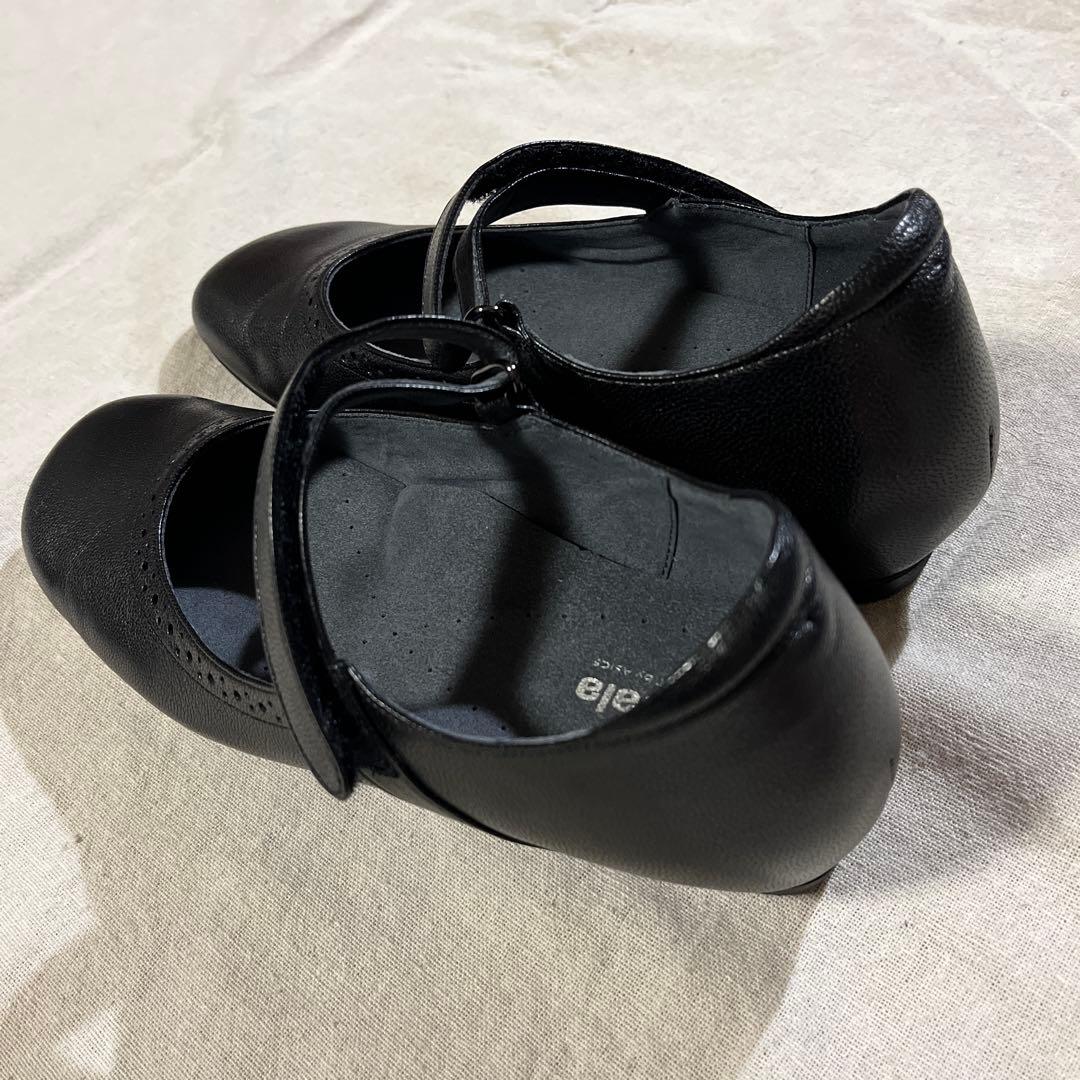 美品pedala ペダラ　フラットシューズ ストラップ付き23.5E アシックス