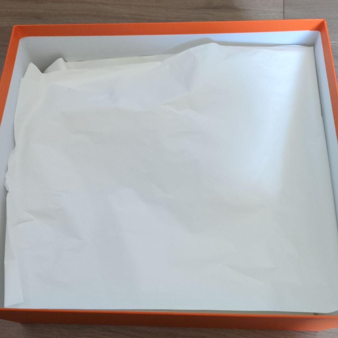 ②エルメス　カバン用大きな空箱とリボン