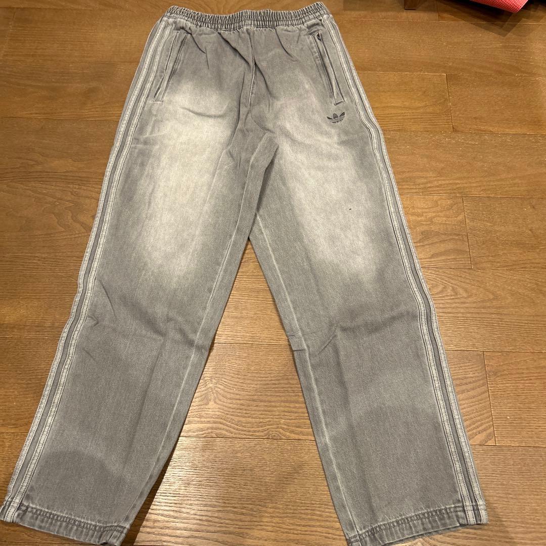 新品 アディダス adidas メンズ・デニムトラックパンツ L グレー