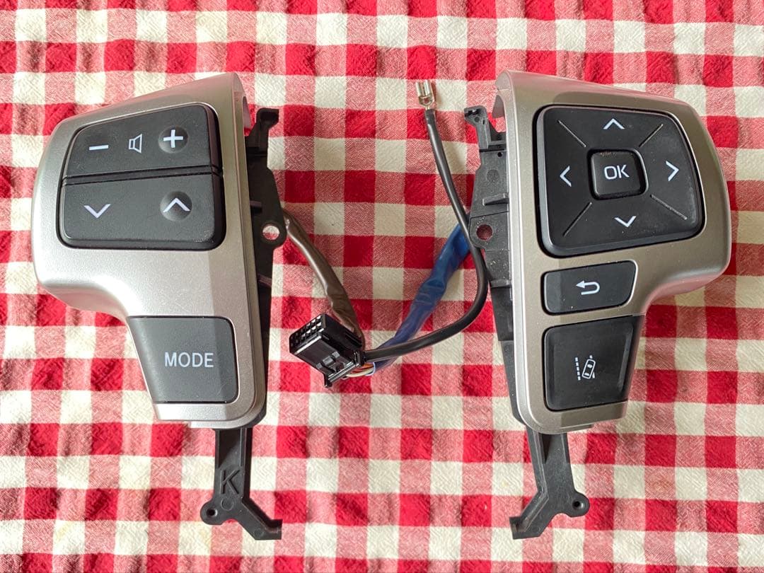 ハイエース スーパーGL 6型 ステアリングスイッチ