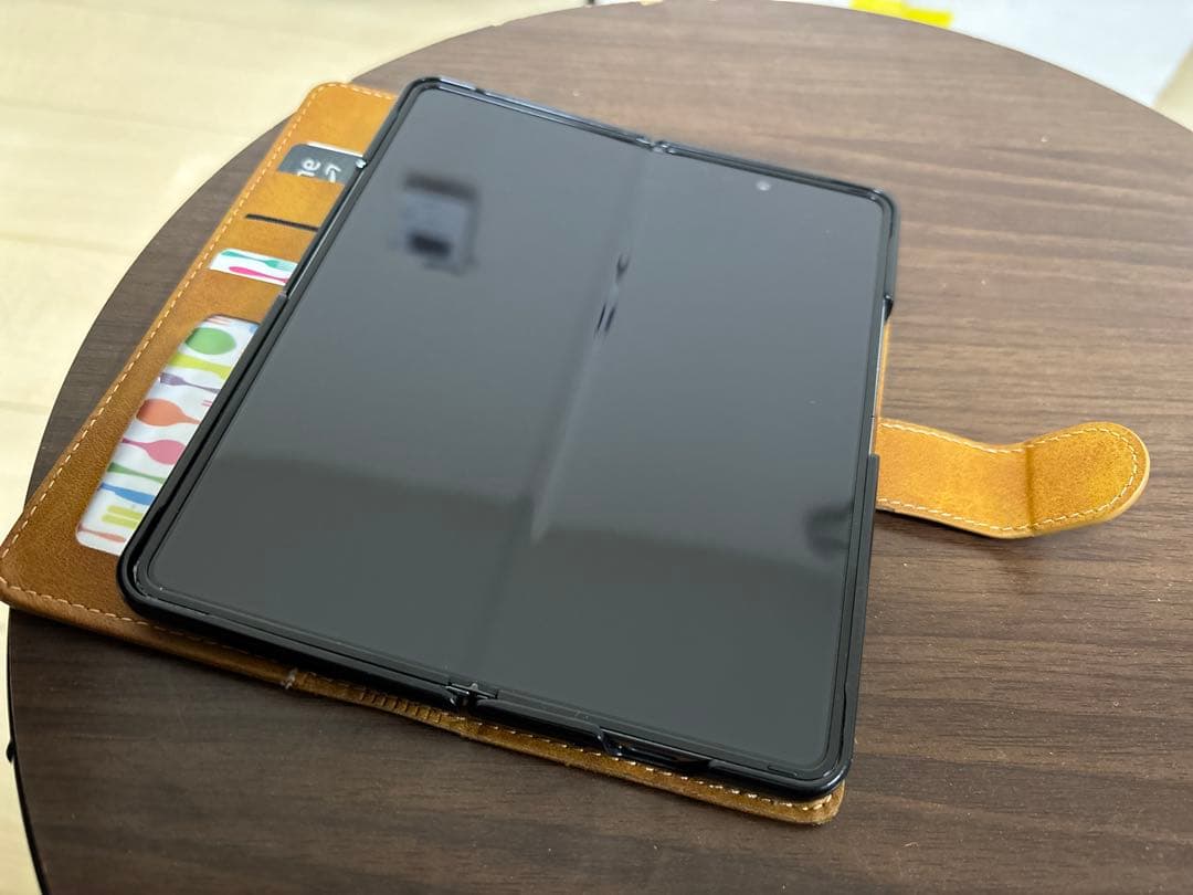 Samsung 折りたたみスマートフォン 箱付き　キャリア　au