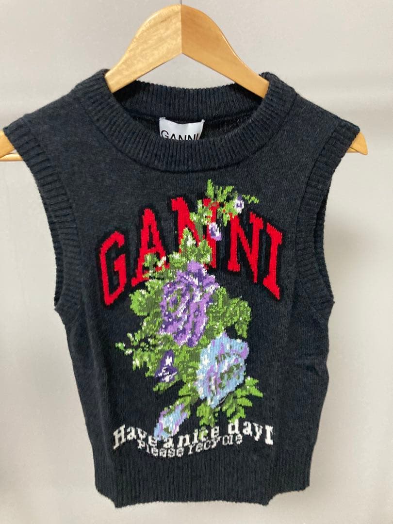 GANNI ダークグレー ニットベスト 花柄刺繍
