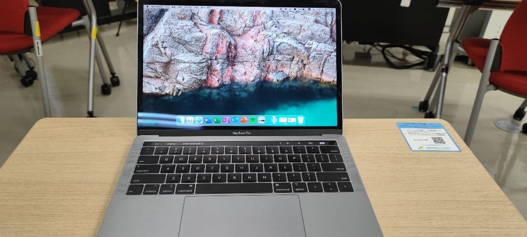 MacBook本体 MacBook Pro 13.3 2019 16gb/256ssd