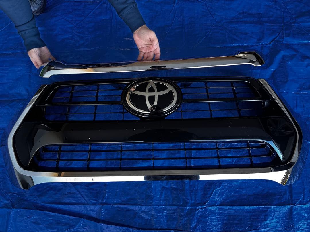 ハイラックス　フロントグリル　TOYOTA