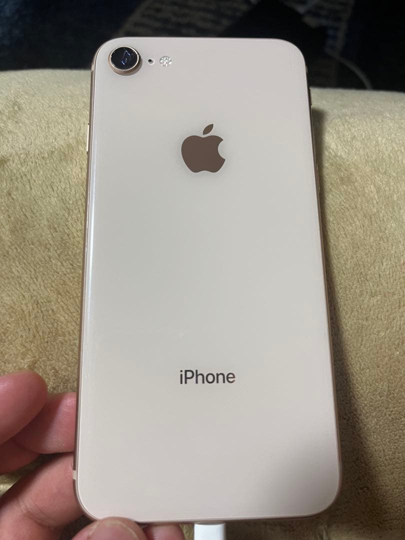 iPhone 8 ゴールド ひび割れあり