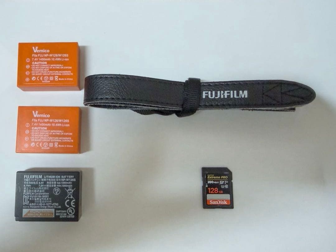 FUJIFILM X-S10 (バッテリー3個、ストラップ、SDカードあり)