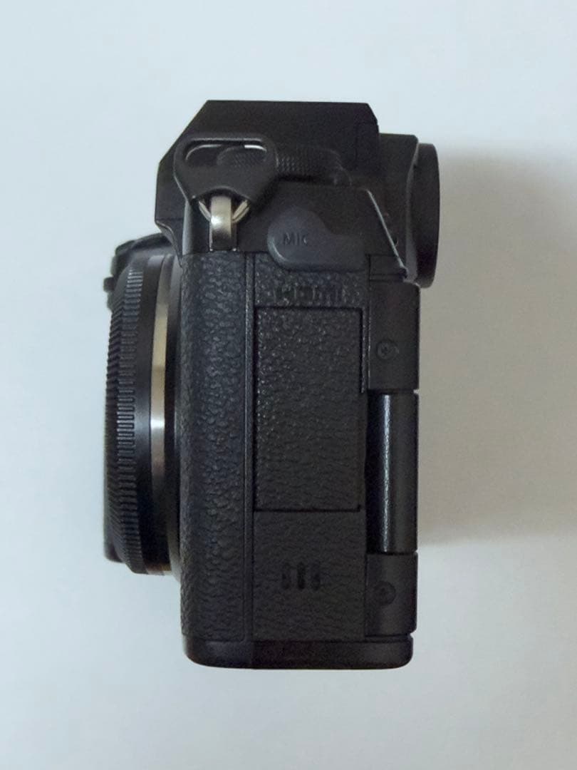 FUJIFILM X-S10 (バッテリー3個、ストラップ、SDカードあり)