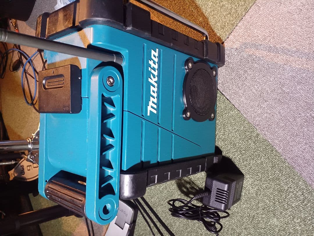 Makita 移動BATTERYラジオ