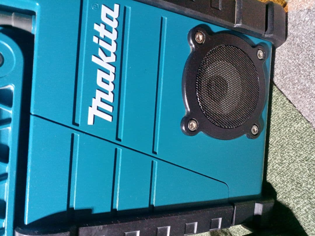 Makita 移動BATTERYラジオ