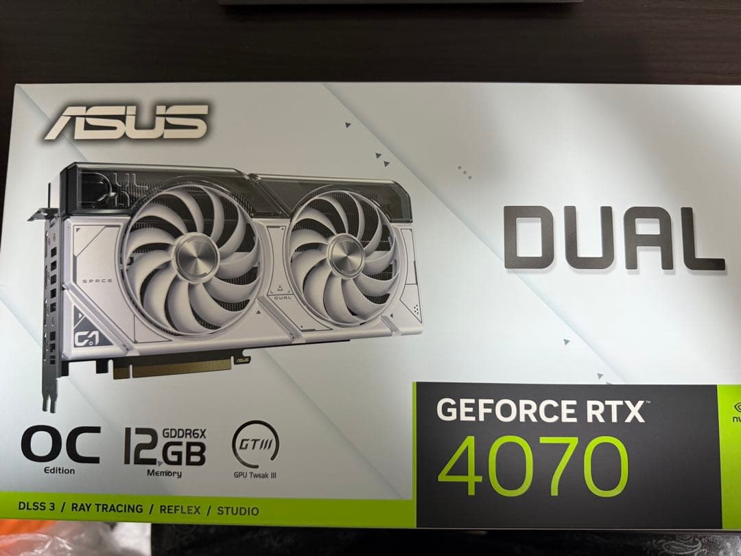 ASUS GeForce RTX4070 12GB ホワイトモデル