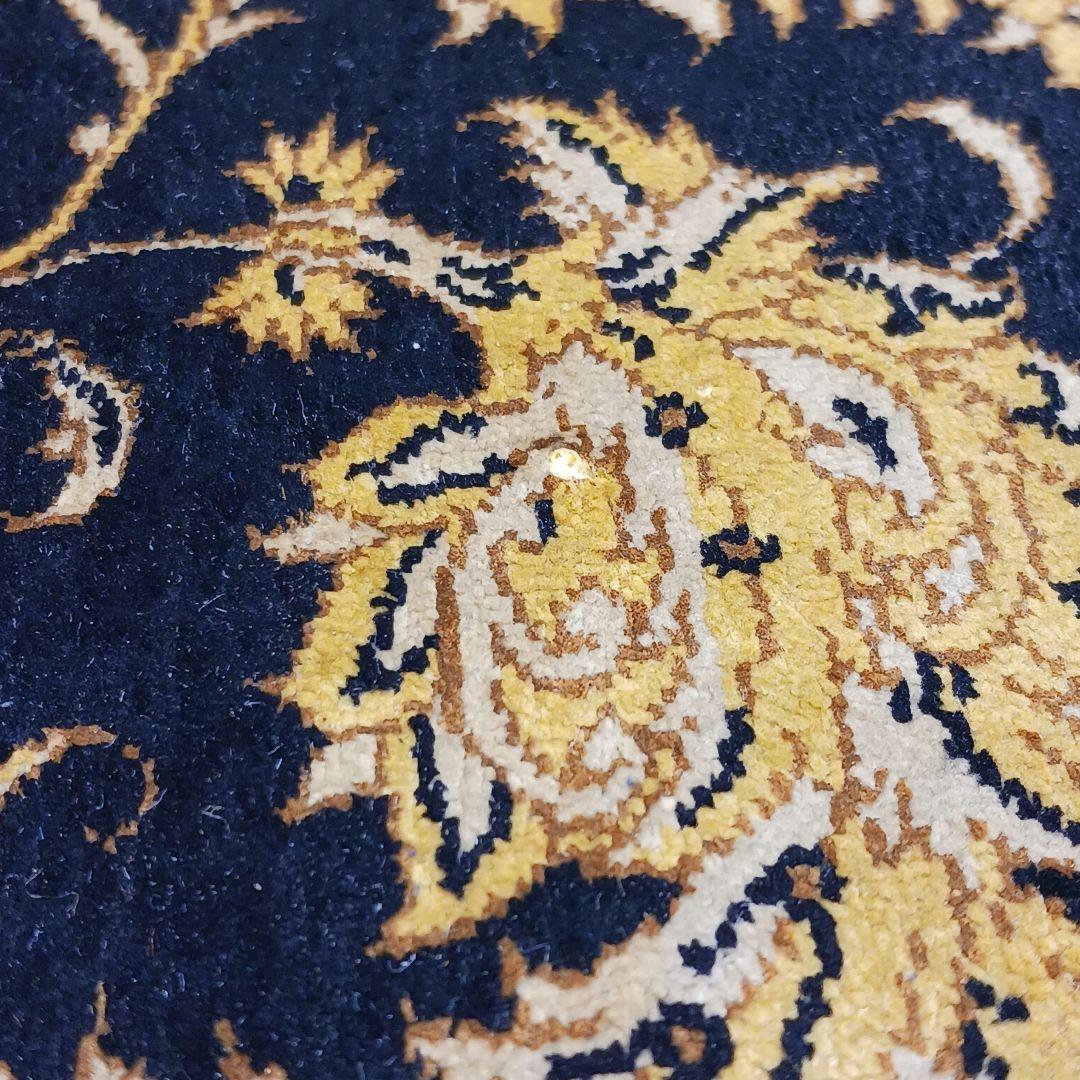 Y2702 ペルシャ絨毯 クム産 ラザヴィ工房 シルク100% 手織り　ma