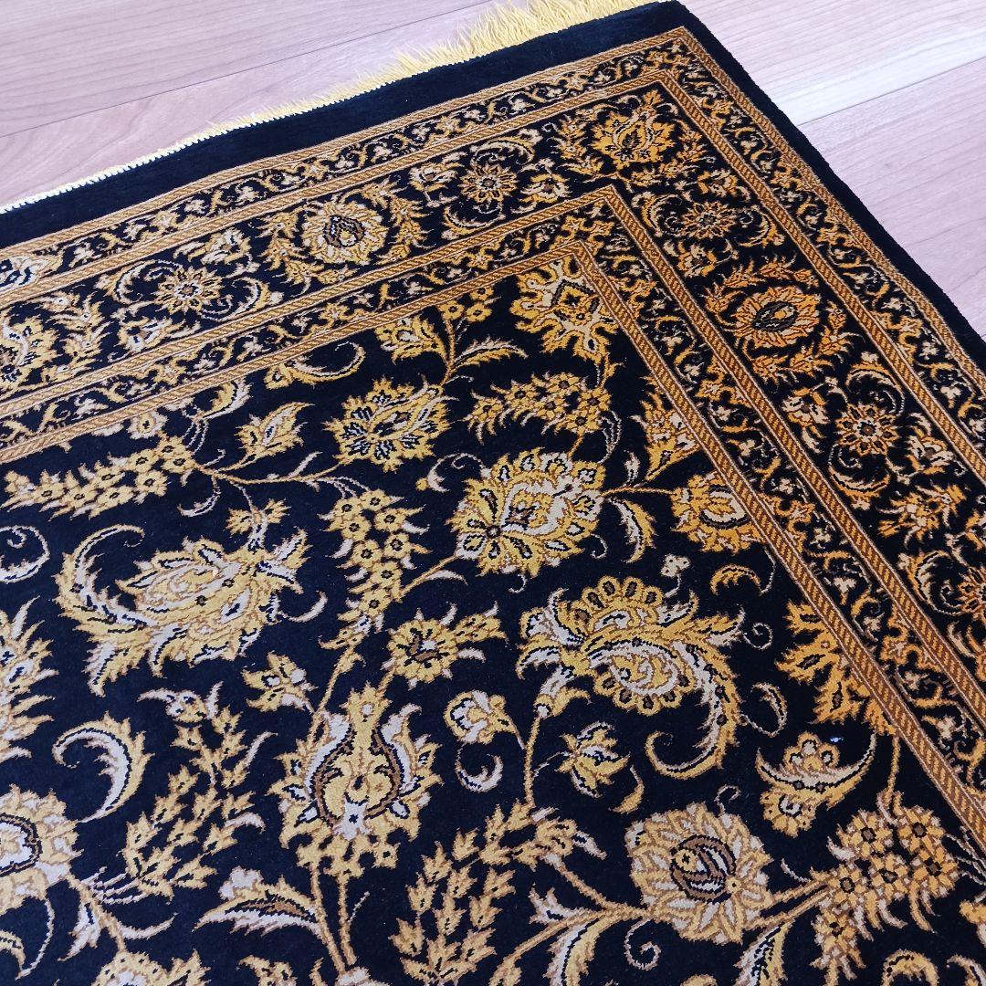 Y2702 ペルシャ絨毯 クム産 ラザヴィ工房 シルク100% 手織り　ma