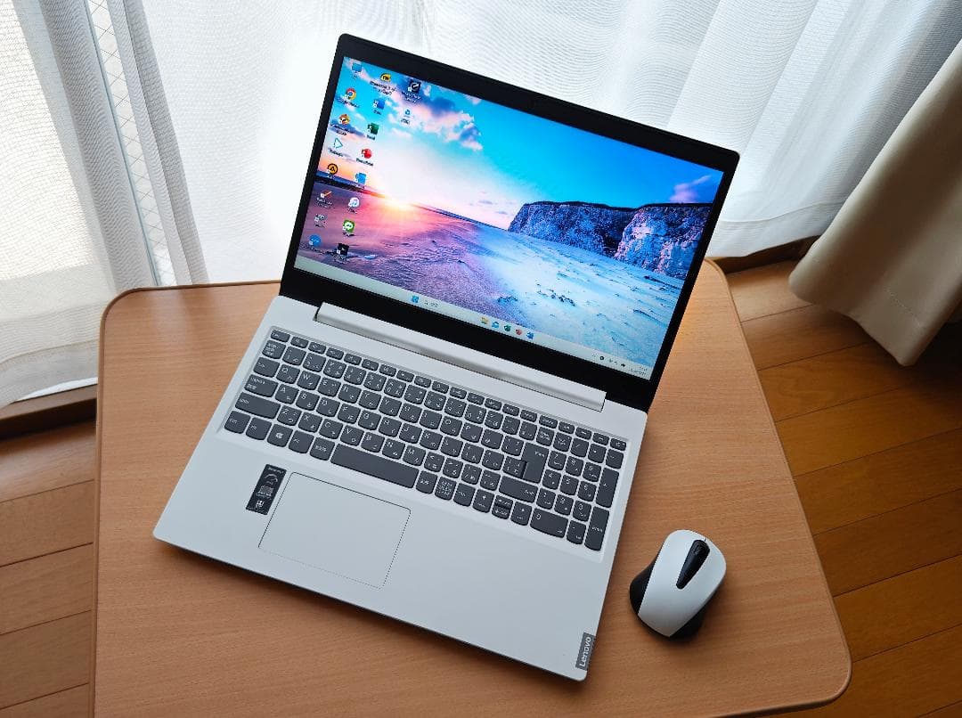 Lenovo Idiapadノートパソコン ホワイト