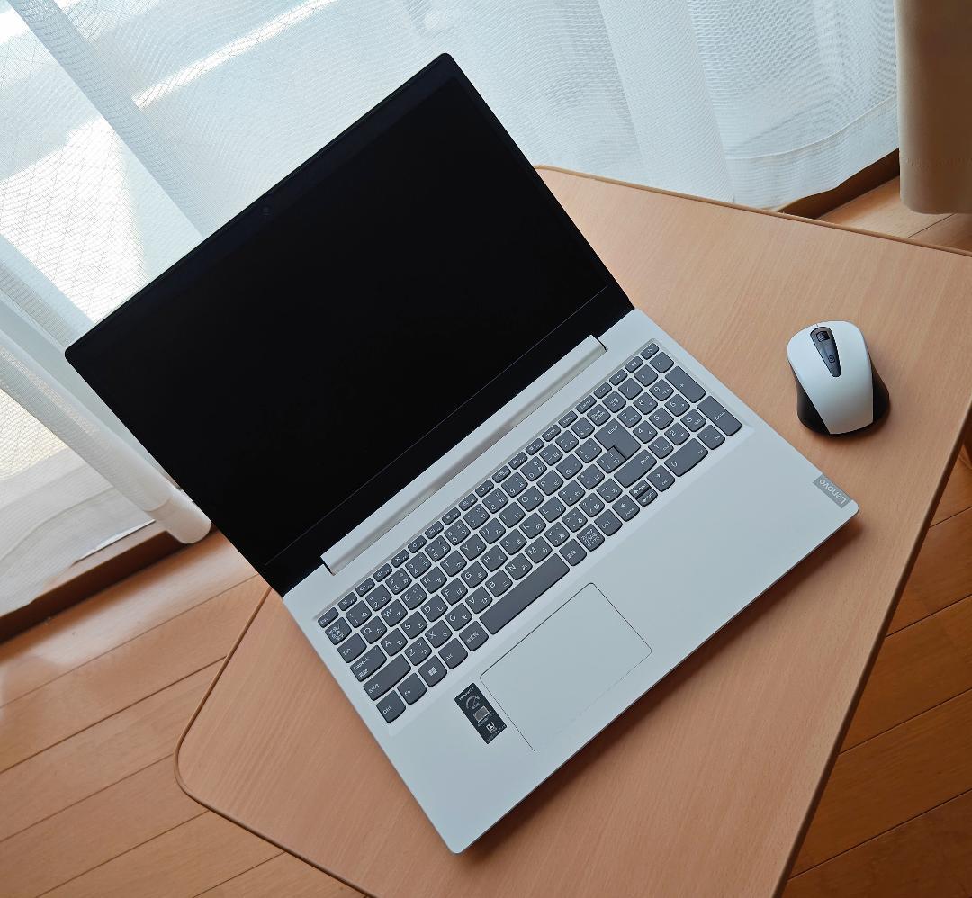 Lenovo Idiapadノートパソコン ホワイト