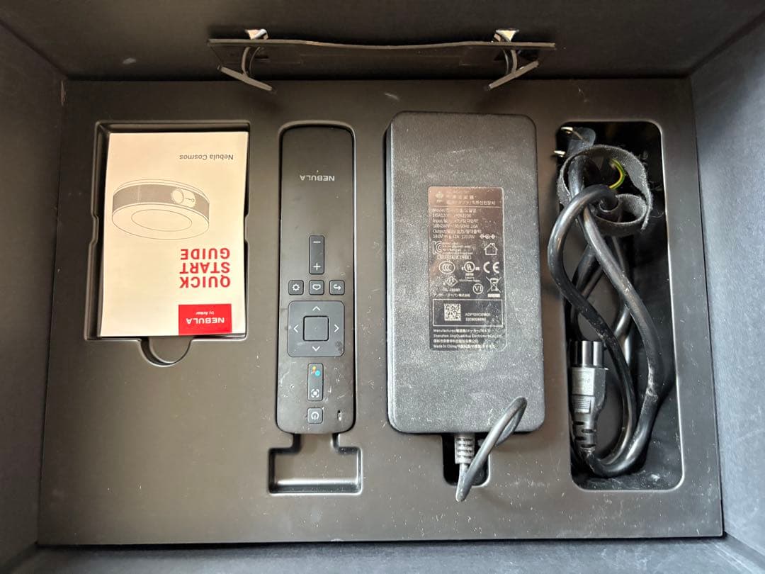 Nebula プロジェクター本体