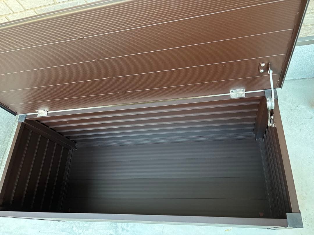 【グリーンライフ】ベンチ　ストッカー　屋外　防水　ブラウン　114cm 物置き