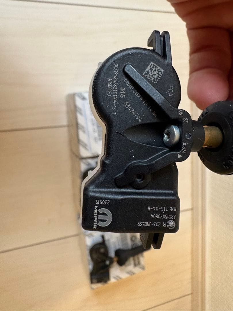 空気圧センサー　TPMS ジープ純正