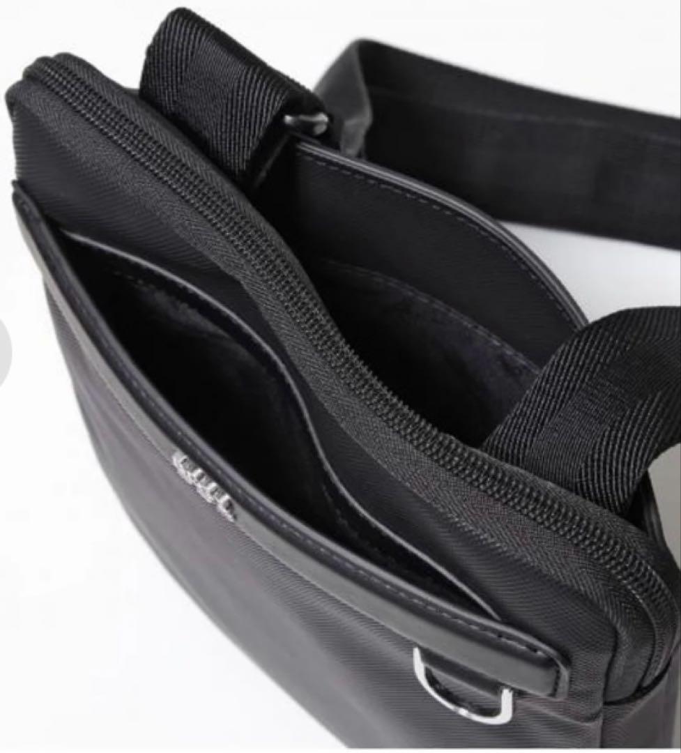 ２月１５日までの限定HUGO BOSS ショルダーバックブラック