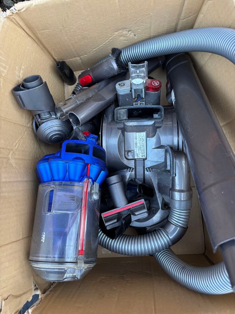 ☆②中古品ダイソー掃除機中古品コ-ド式全パーツ装着部品悪魔でジャンク品として出品