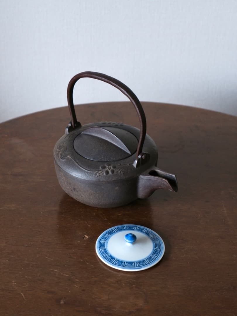 釜師高橋敬典　燗鍋　梅文　銚子　人間国宝　染付替蓋あり　酒道具　鉄瓶　Q2152