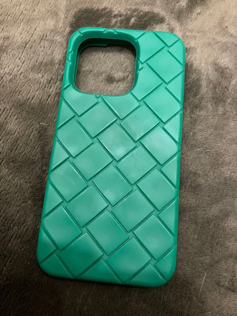 BOTTEGA VENETA グリーン　シリコンケース　16pro