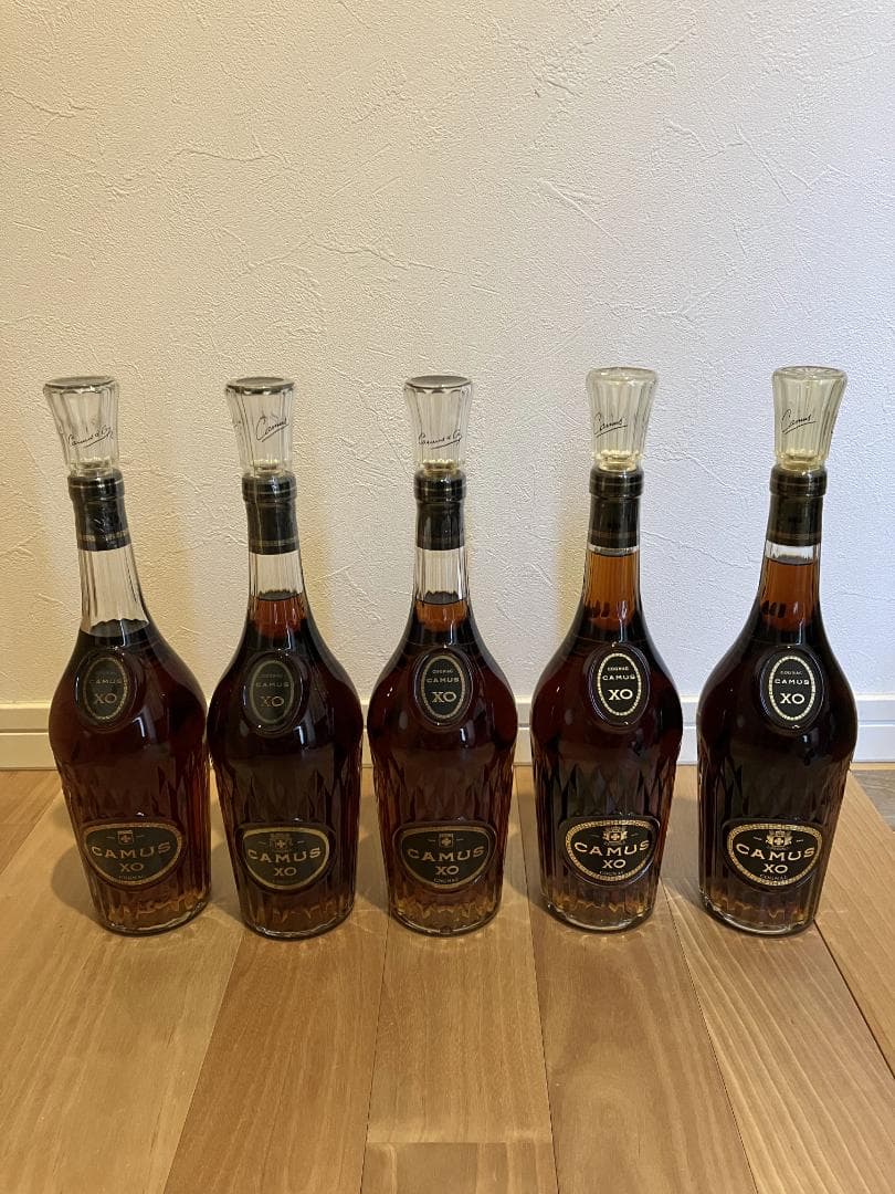 CAMUS XO（700ml）ロングネックの5本セット、おまけ付き。