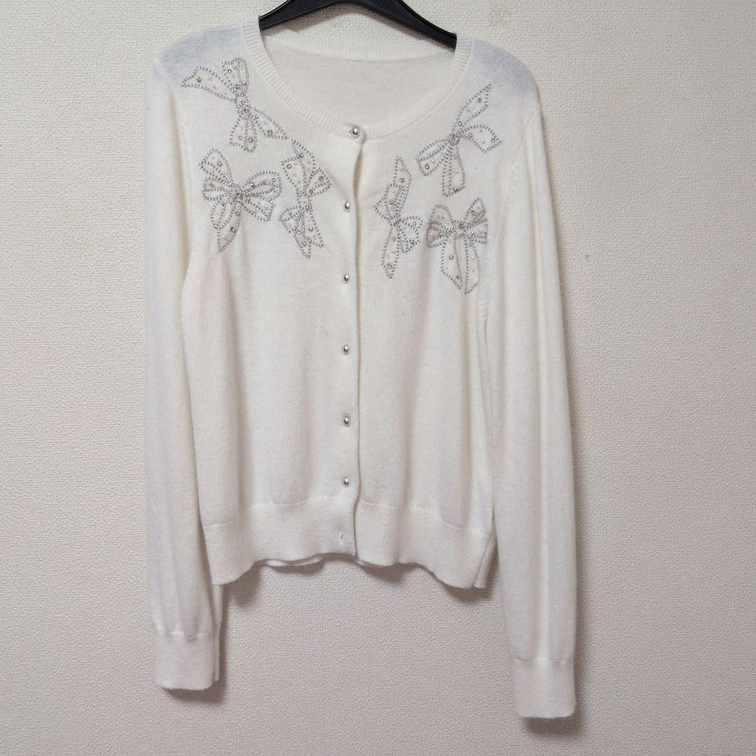 ストロベリーフィールズリボンビジュー付きホワイトカーディガン