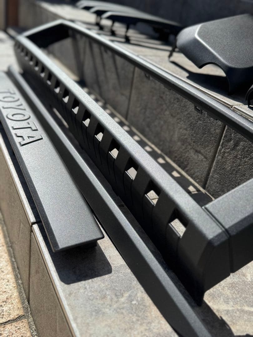 ランドクルーザー250 グリル　リア　ロアバンパー　ラプターライナー塗装