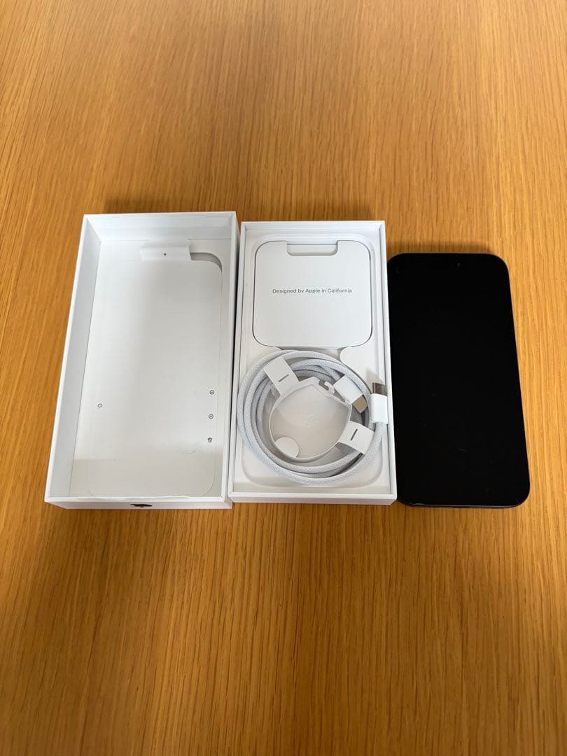 Apple iPhone 15 ブラック 本体 充電ケーブル付き　SIMフリー
