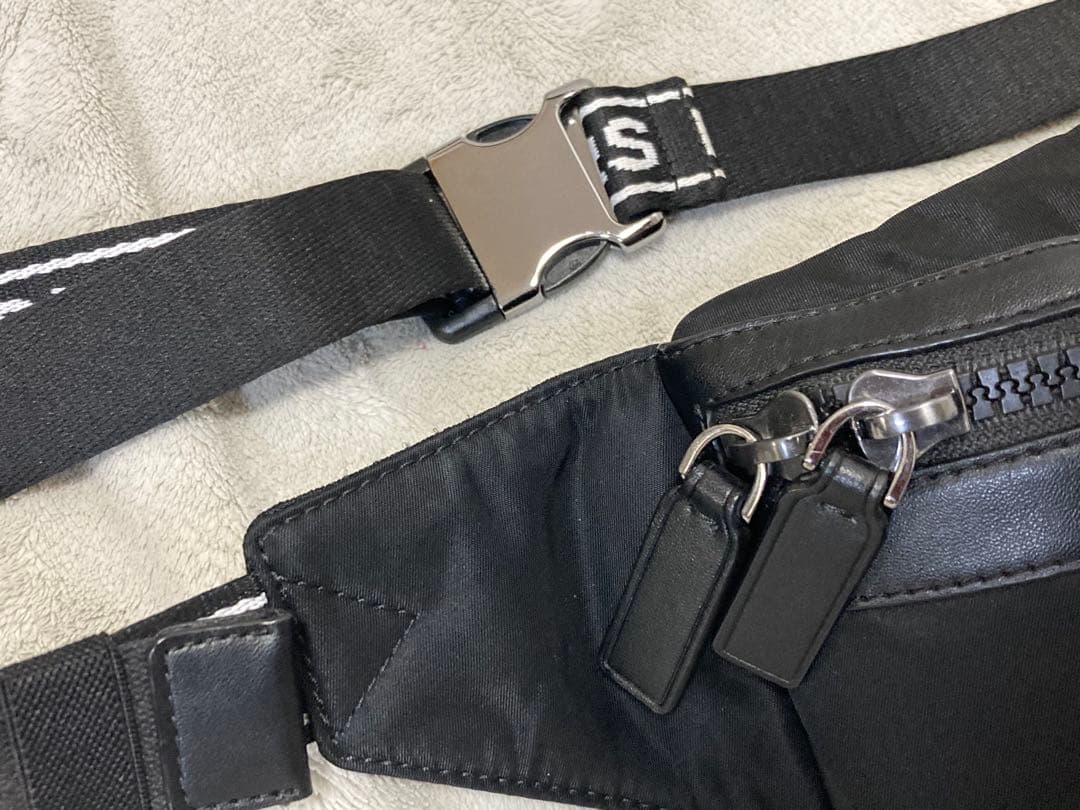 未使用品　マイケルコース　MICHAEL KORS ボディバッグ　ブラック