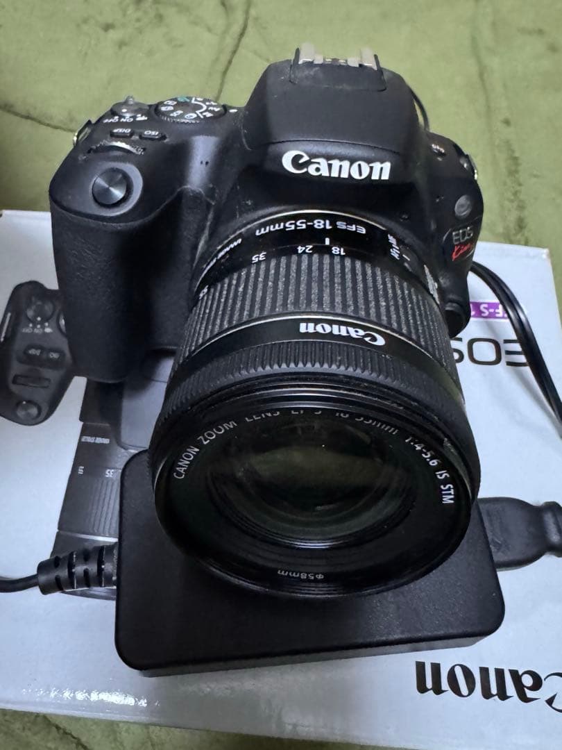 Canon EOS Kiss X9 デジタル一眼レフカメラ　中古