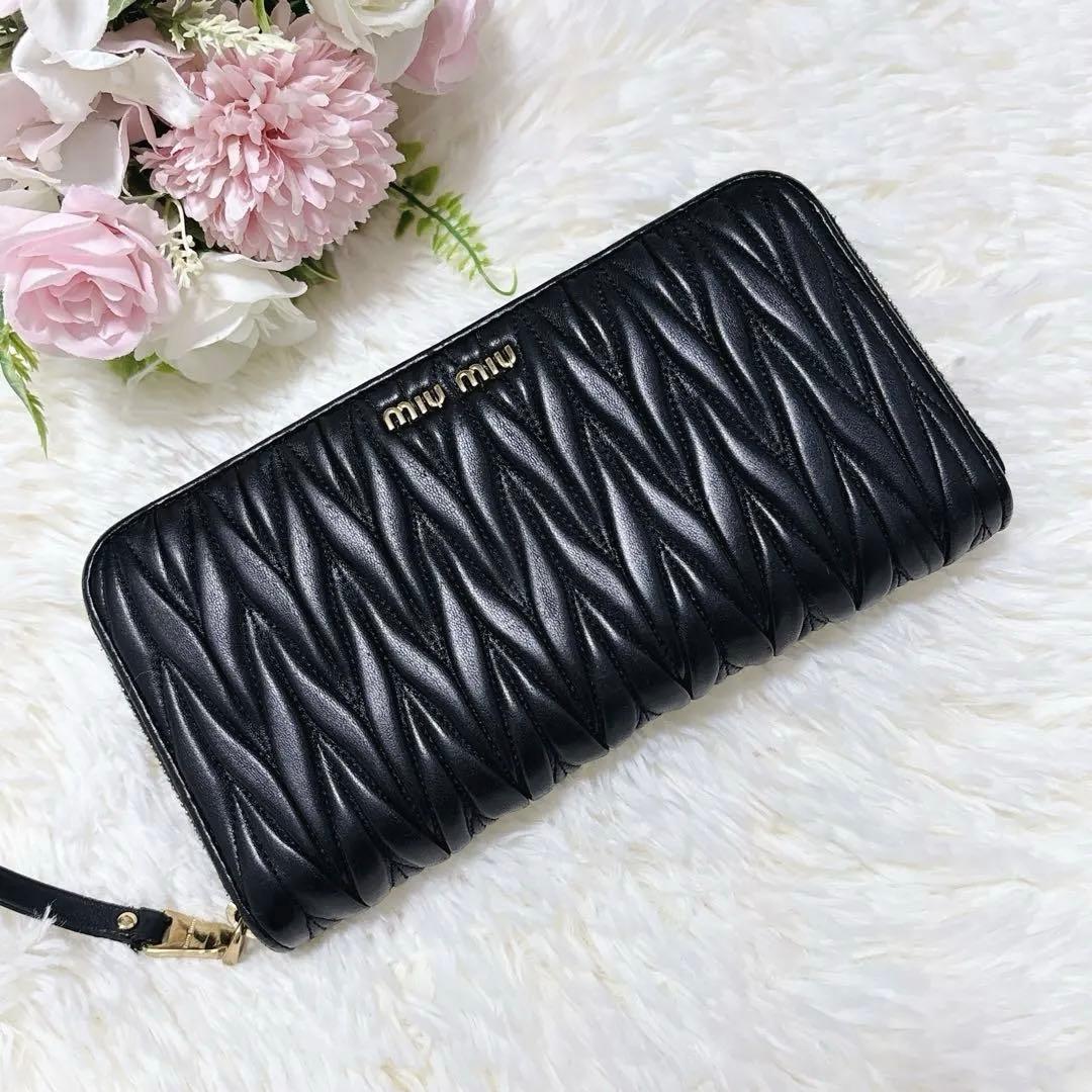 miumiu♡マテラッセ ブラック 長財布 ラウンドファスナー ゴールドロゴ 黒