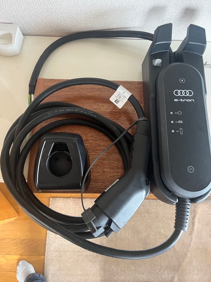 司*馬様 e-toron charging kit pulus 8kw充電器