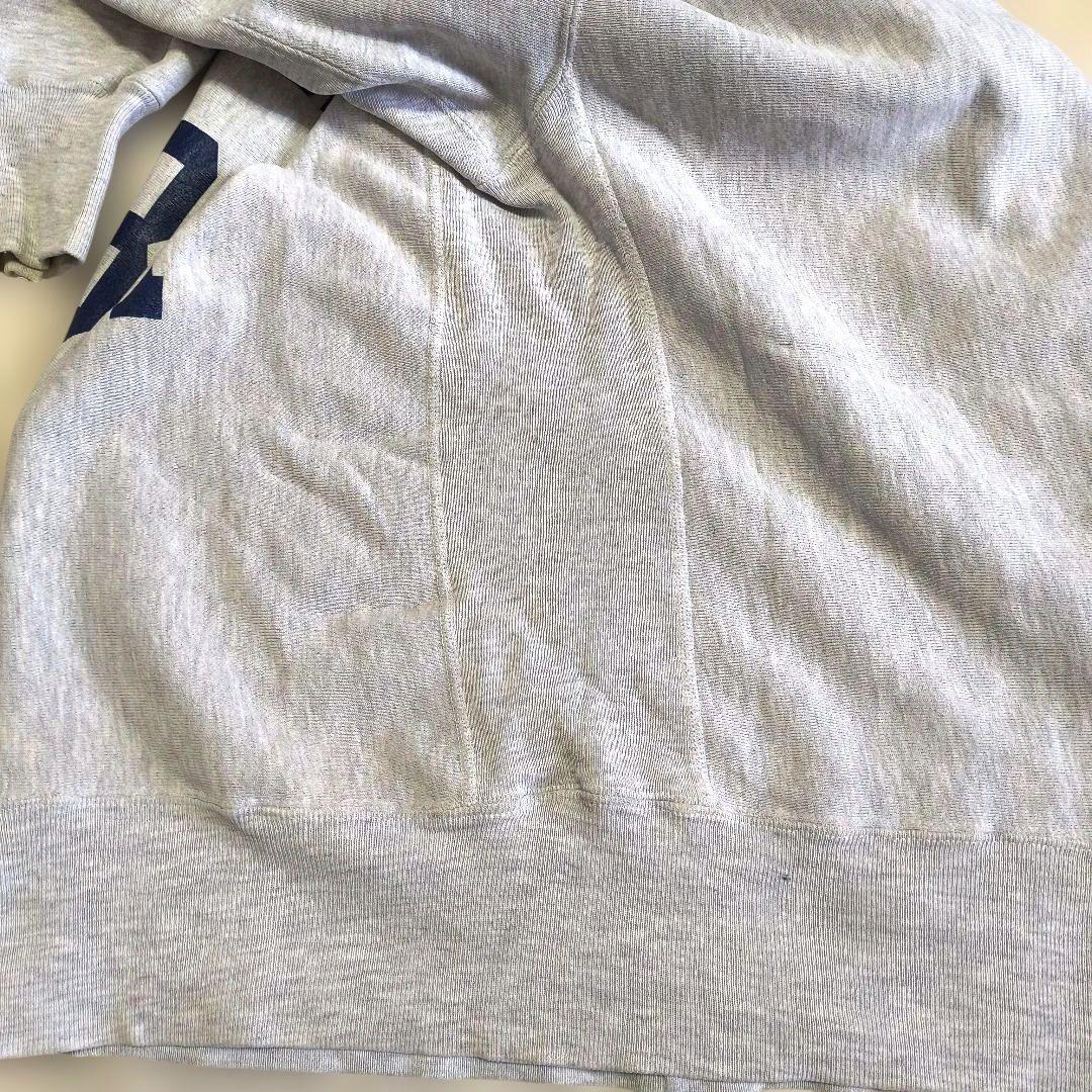 チャンピオン　リバースウィーブ　刺繍タグ