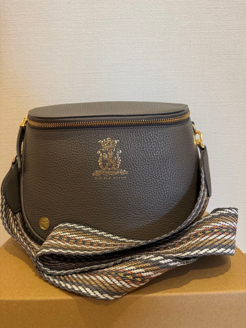 ADMJクロスボディバッグ