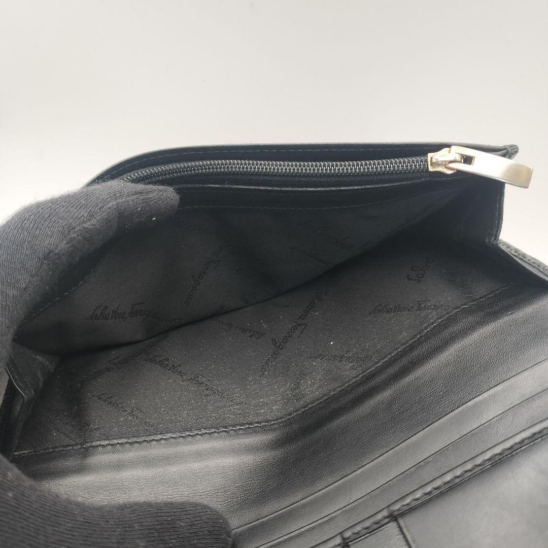 ◎サルヴァトーレフェラガモ　長財布　財布　ガンチーニ型押し　ブラック