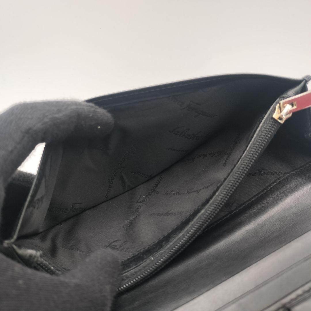 ◎サルヴァトーレフェラガモ　長財布　財布　ガンチーニ型押し　ブラック