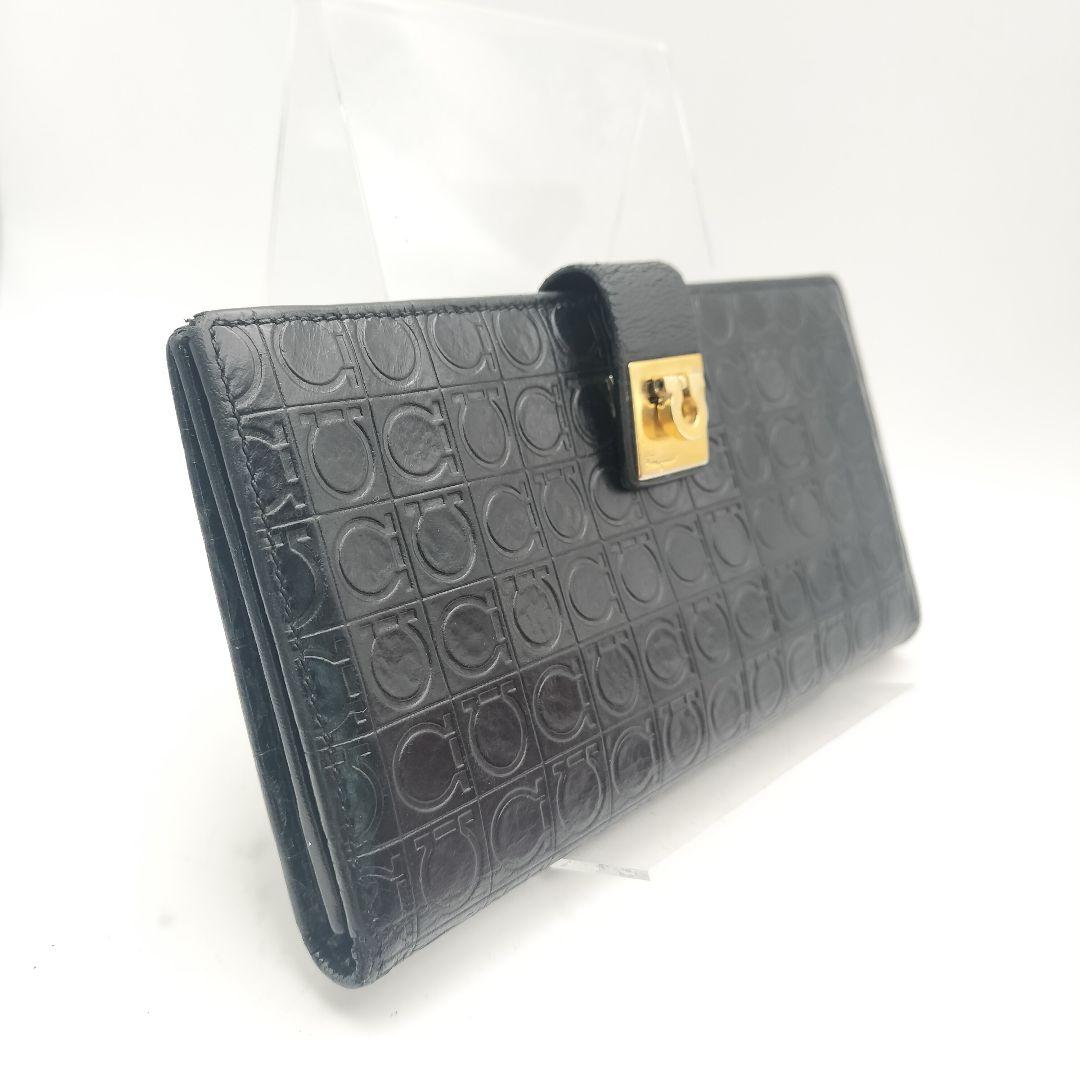 ◎サルヴァトーレフェラガモ　長財布　財布　ガンチーニ型押し　ブラック