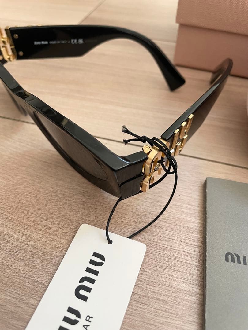 【新品同様】MIU MIU ミュウミュウ サングラス