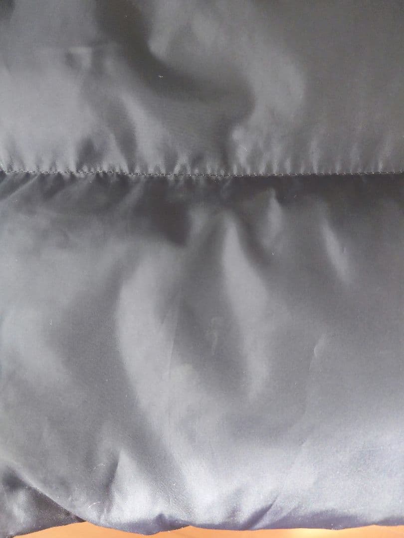 DESCENTE　フード付き ダウンコート　ブラック