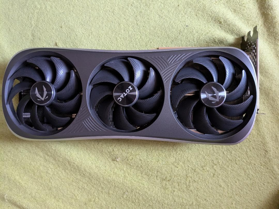 ZOTAC RTX4090 trinityジャンク品（動作はします）くんちゃみ様