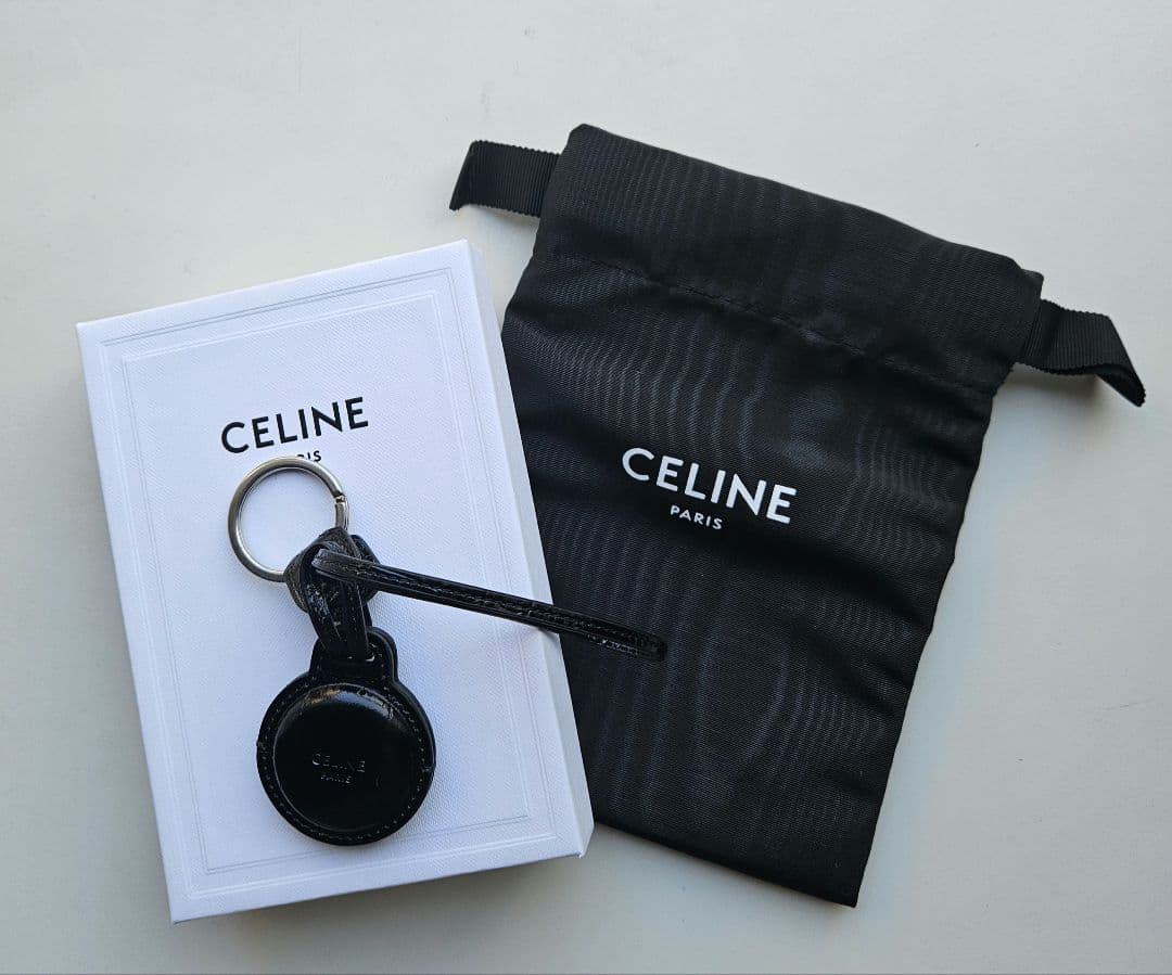 CELINE　AirTag ケース キーリング　レザー　型押し
