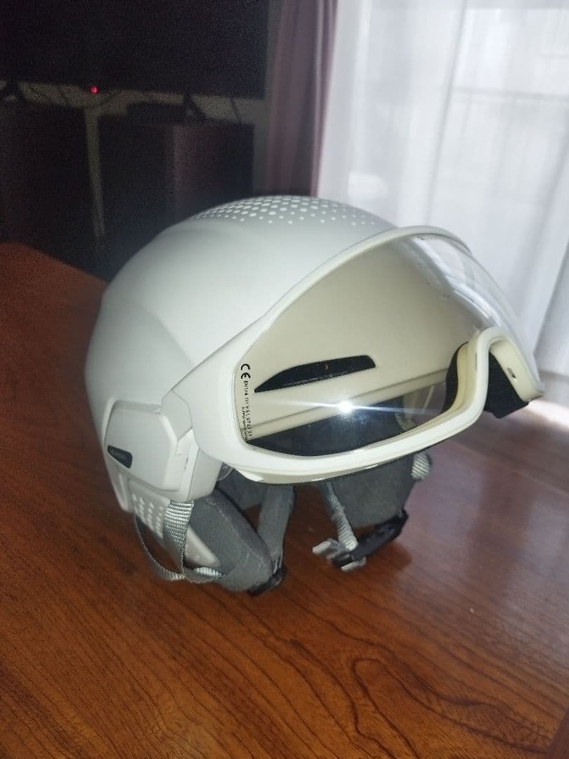 メーカー:ALＰINA　lavalon　バイザー サイズ: L　白 キレイです