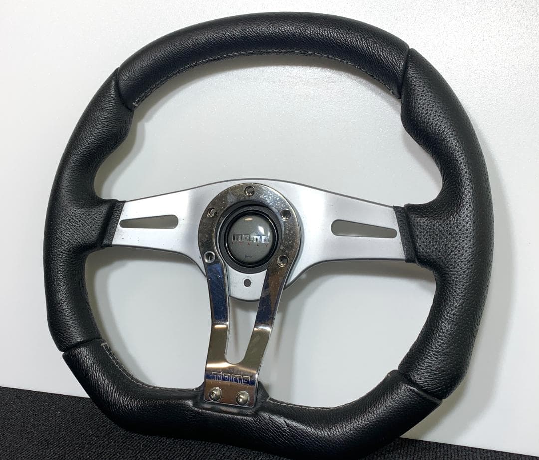 モモ トレックR ステアリング 35パイ ブラックレザー×シルバースポーク