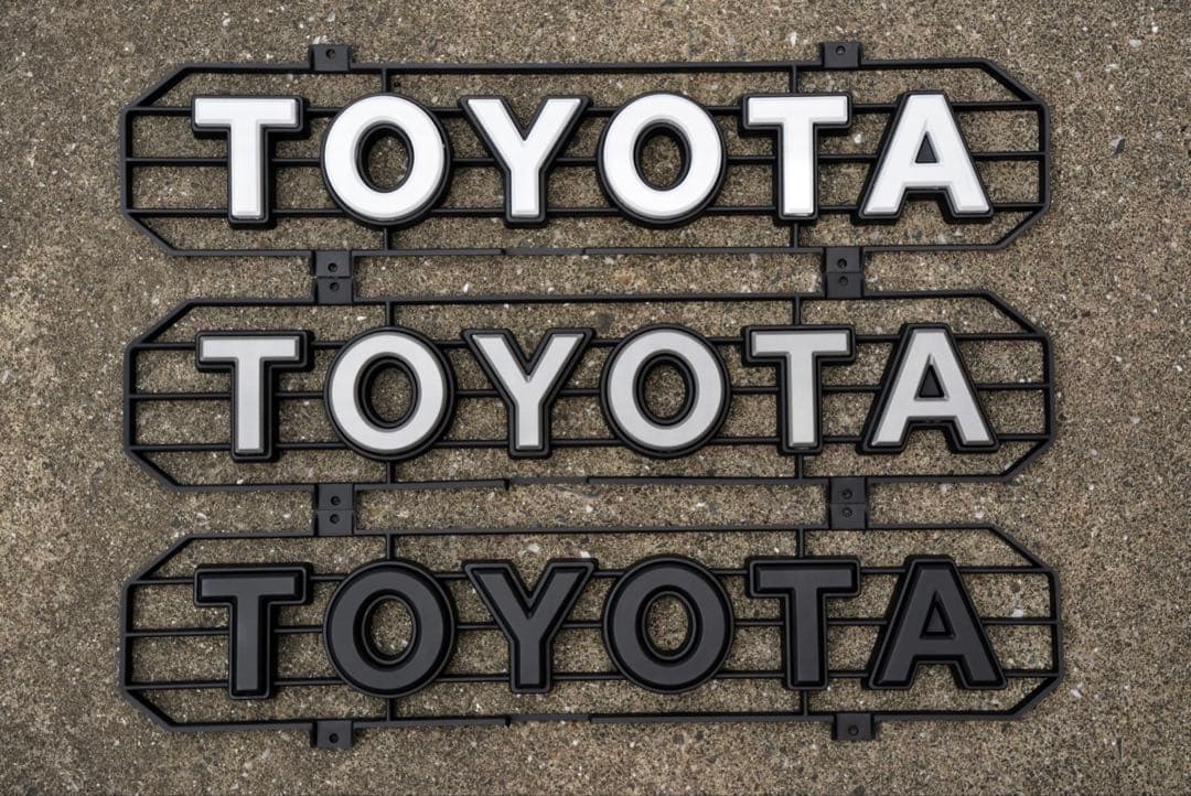 新品 フルセット RAV4 アドベンチャー 50系 タコマ風グリル シルバー