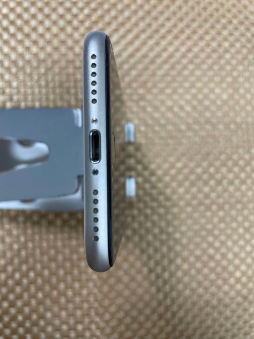 iPhone SE 第3世代 64 GB スターライトSIMフリー【2968】